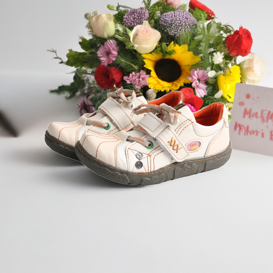 Thoughtful Comfort in Every Stitch — Discover TMA EYES Hand Stitching Leather and Washed PU Flat Women’s Shoes (Plus Size)