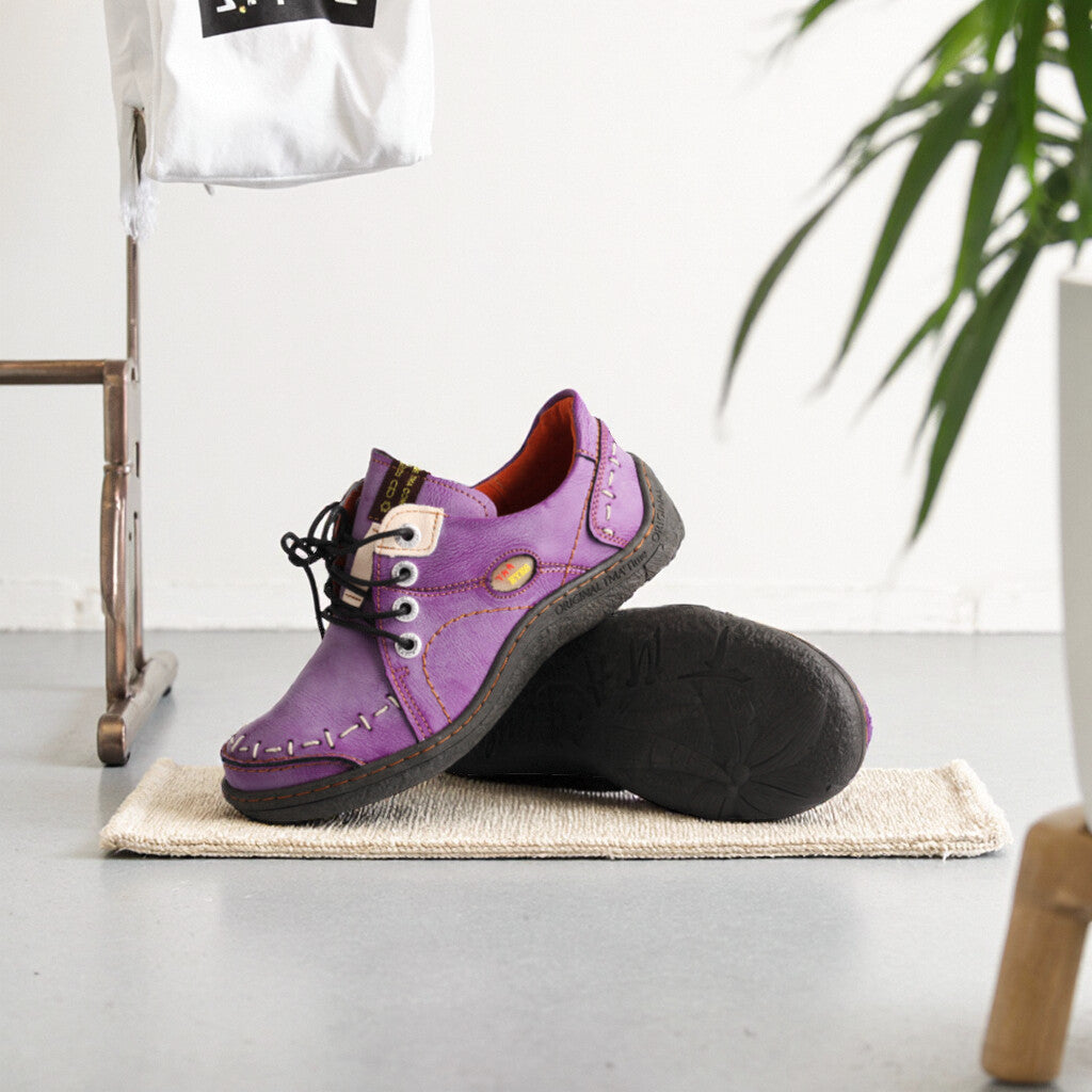 Discover the Charm of These Gorgeous Purple Shoes 🥿